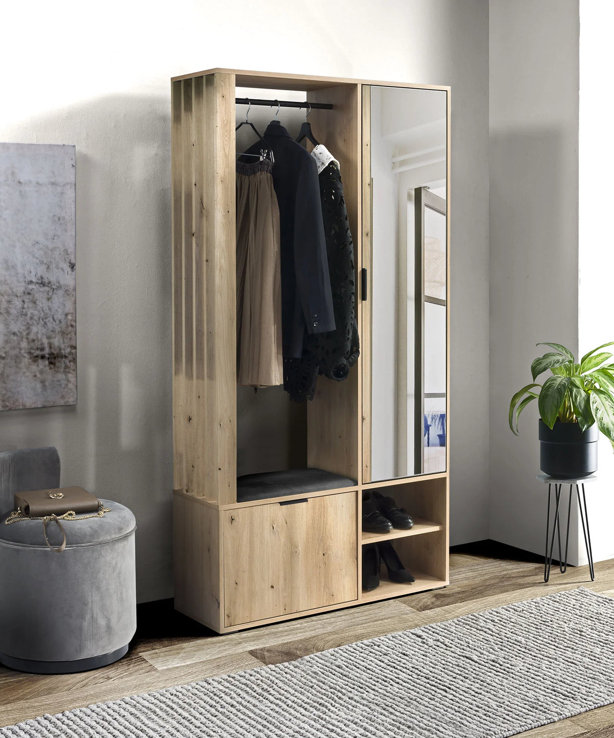 CLOSET WITH MILO MIRROR