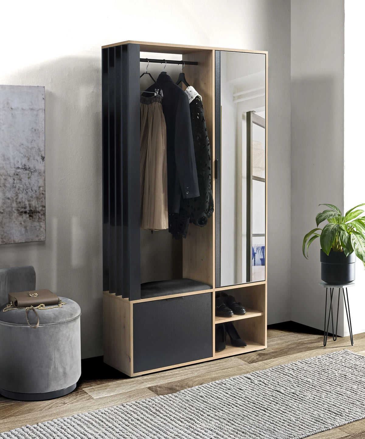 CLOSET WITH MILO MIRROR